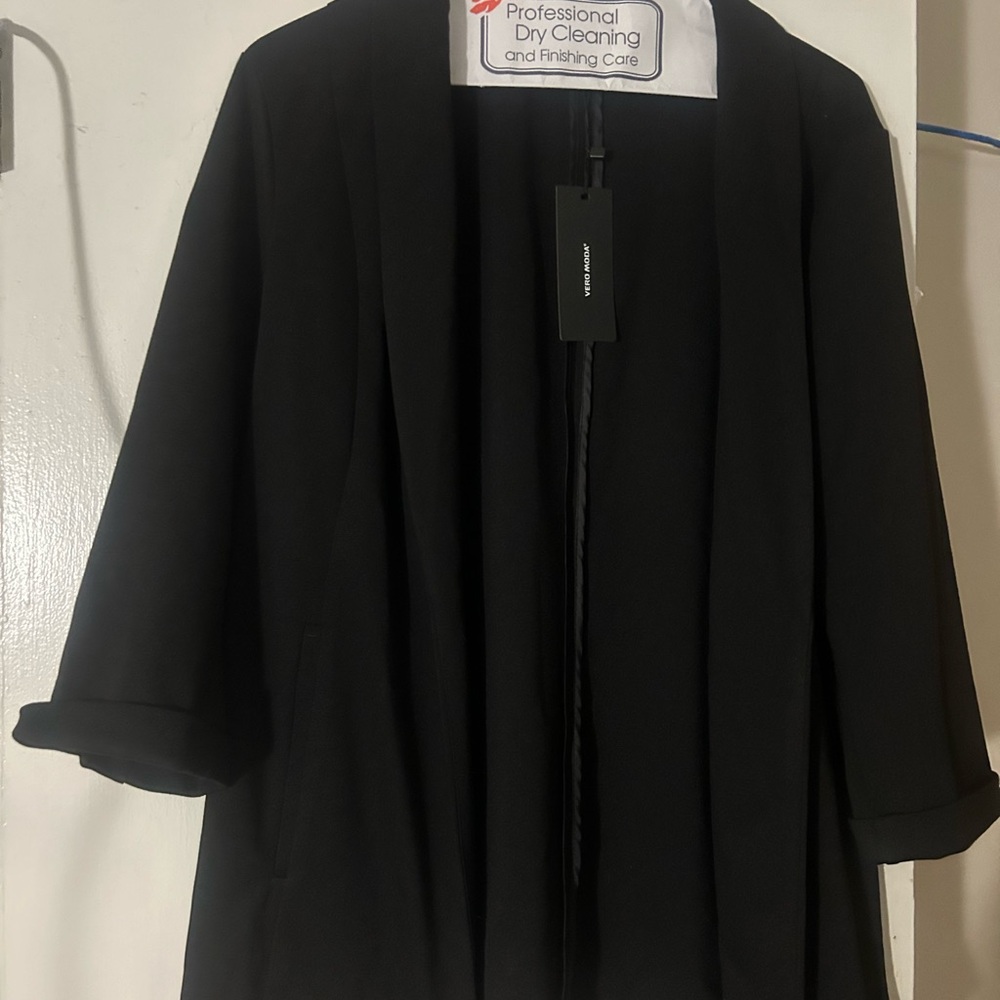 VERO MODA - Beautiful, casual “blazer” - with tags!